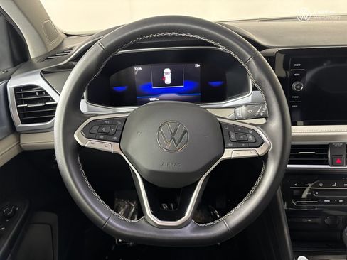 Used 2025 Volkswagen Taos SE w/ Panoramic Sunroof Package AWD/4WD image 19