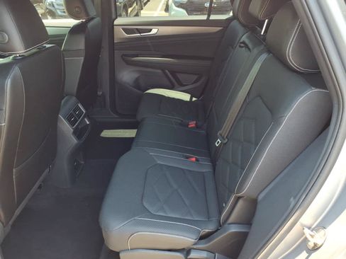 Used 2024 Volkswagen Atlas Cross Sport SE AWD/4WD image 27