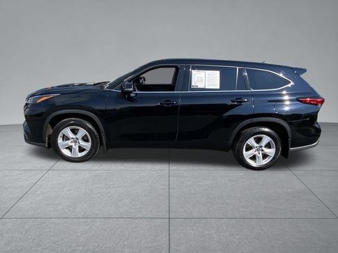Used 2022 Toyota Highlander LE AWD/4WD image 5