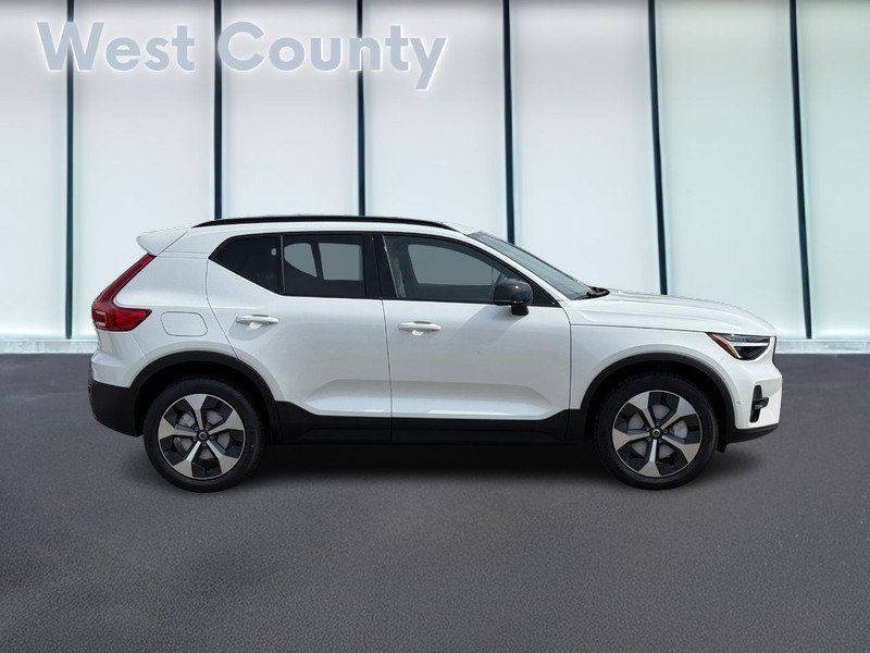 New 2026 Volvo XC40 B5 Plus w/ Climate Package AWD/4WD image 2
