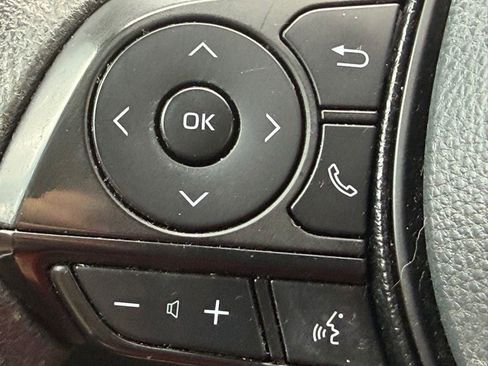 Used 2021 Toyota RAV4 LE FWD image 18