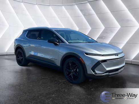 New 2026 Chevrolet Equinox EV LT w/ LPO, Blackout Package FWD image 7