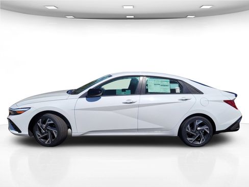 New 2025 Hyundai Elantra SEL image 4
