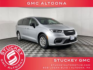 Used 2024 Chrysler Pacifica Touring-L video 1