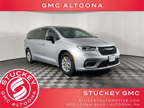 Used 2024 Chrysler Pacifica Touring-L image 1