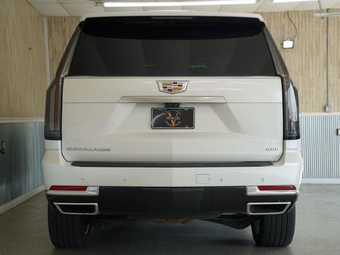 Used 2025 Cadillac Escalade Premium Luxury AWD/4WD image 9