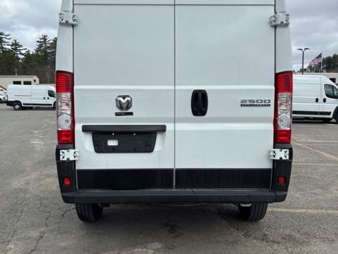 Used 2025 RAM ProMaster 2500 w/ Convenience Group image 6