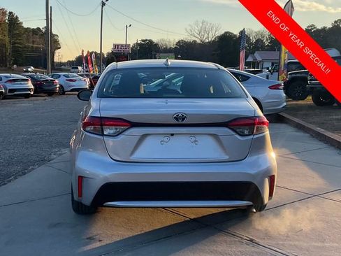 Used 2022 Toyota Corolla LE image 5