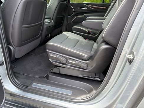 Used 2024 Cadillac Escalade ESV Premium Luxury AWD/4WD image 21