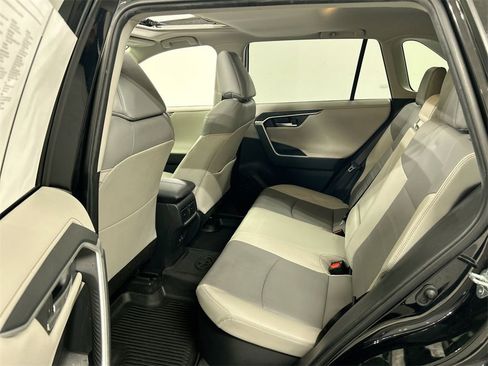Used 2019 Toyota RAV4 Limited image 21
