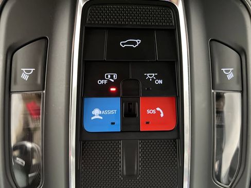 Used 2025 Jeep Grand Cherokee Altitude AWD/4WD image 66