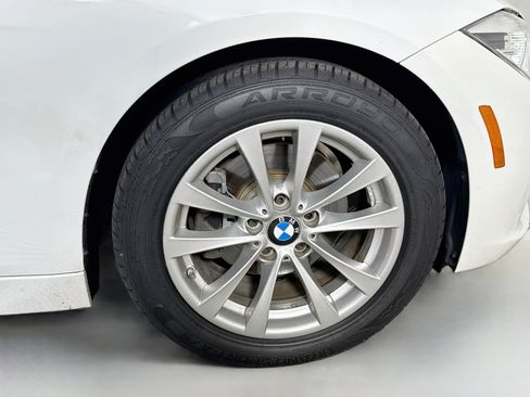 Used 2018 BMW 320i Sedan RWD image 32