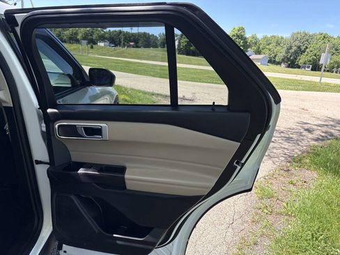 Used 2020 Ford Explorer XLT w/ Equipment Group 202A AWD/4WD image 29