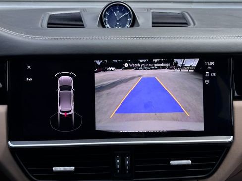Certified 2022 Porsche Cayenne Turbo S AWD/4WD image 20