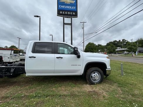 New 2026 Chevrolet Silverado 3500 W/T AWD/4WD image 2