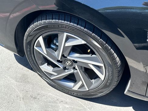 Used 2024 Hyundai Elantra Limited FWD image 22