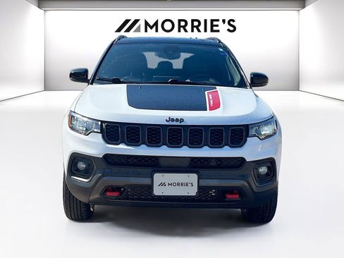 Used 2025 Jeep Compass Trailhawk AWD/4WD image 2