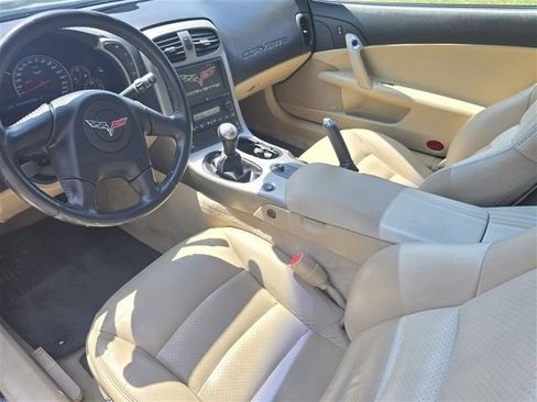 Used 2005 Chevrolet Corvette Coupe w/ Preferred Equipment Group RWD image 11