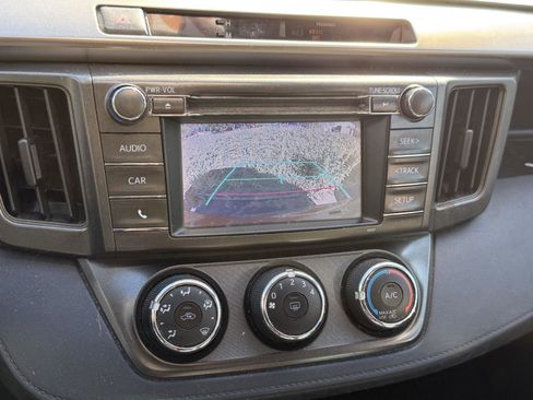 Used 2015 Toyota RAV4 LE AWD/4WD image 18