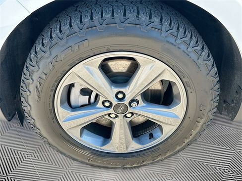 Used 2024 Ford Edge SEL w/ Sport Appearance Package image 29