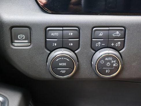 Used 2023 Chevrolet Silverado 1500 LTZ AWD/4WD image 17