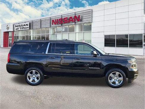 Used 2019 Chevrolet Suburban LT image 8