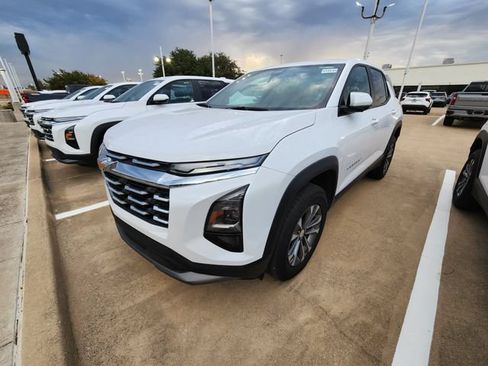 Used 2026 Chevrolet Equinox LT FWD image 3