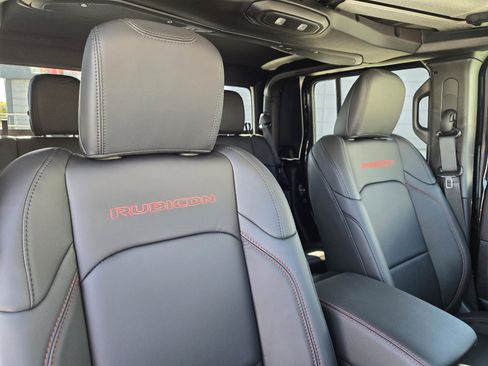 New 2025 Jeep Gladiator Rubicon image 35