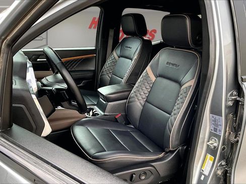 Used 2024 GMC Canyon Denali image 23