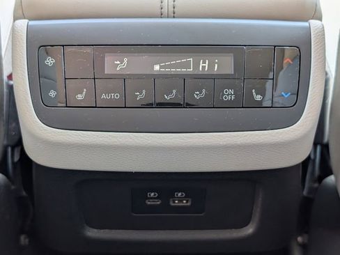 Used 2022 Nissan Pathfinder SL w/ SL Premium Package FWD image 32
