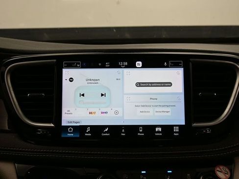 Used 2023 Chrysler Pacifica Limited image 18