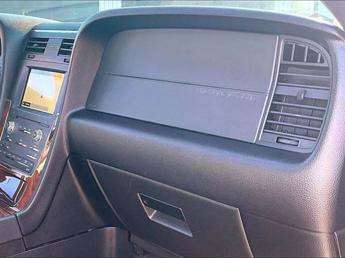 Used 2016 Lincoln Navigator Select image 16