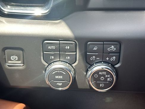 Used 2024 GMC Sierra 2500 Denali Ultimate AWD/4WD image 30