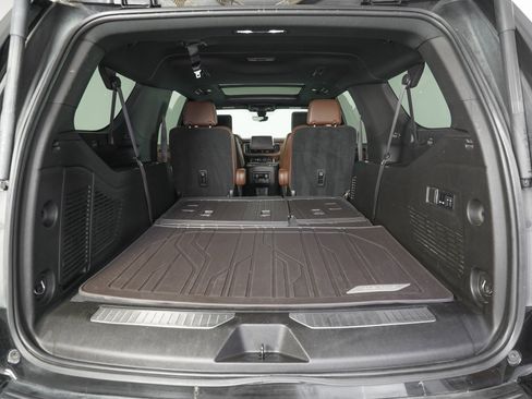 Used 2021 Chevrolet Suburban High Country image 13