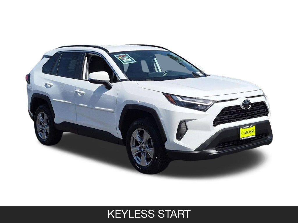 Used 2022 Toyota RAV4 XLE AWD/4WD image 2
