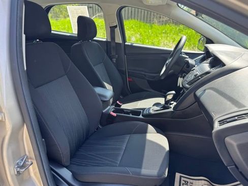 Used 2018 Ford Focus SE FWD image 19