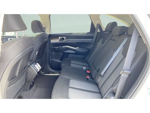 Used 2023 Kia Sorento LX AWD/4WD image 18
