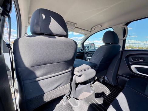 Used 2018 Nissan Titan SV AWD/4WD image 23