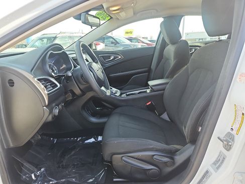 Used 2016 Chrysler 200 Limited image 9