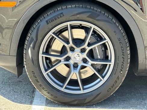New 2025 Porsche Cayenne image 24