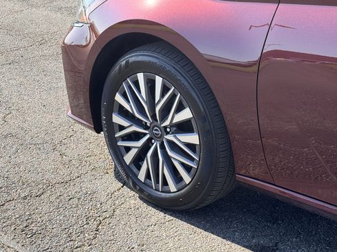Used 2025 Nissan Altima 2.5 SV AWD/4WD image 8