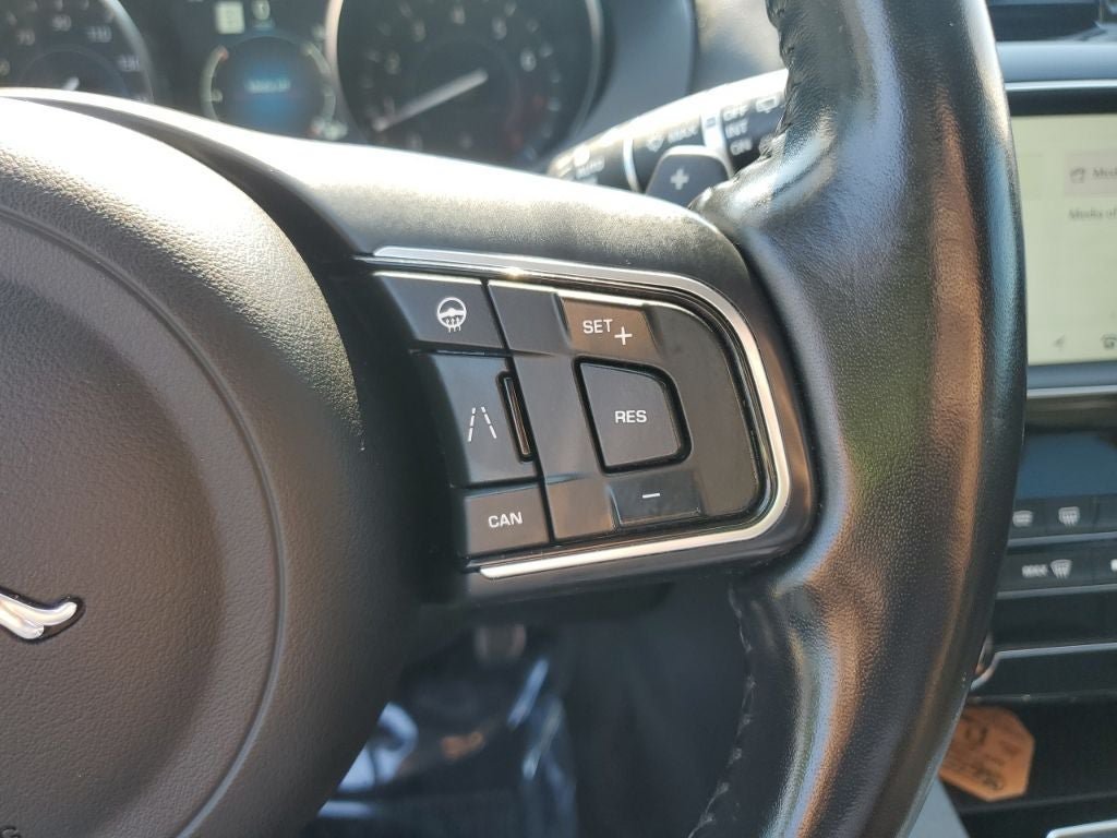 Used 2019 Jaguar F-PACE Premium AWD/4WD image 23