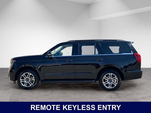 Used 2025 Ford Expedition Active AWD/4WD image 3