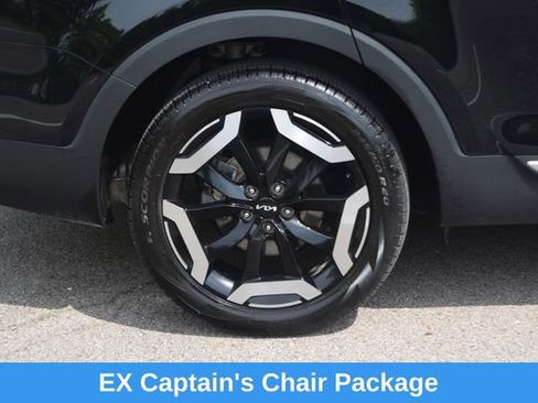 Used 2024 Kia Telluride EX w/ EX Captain's Chair Package AWD/4WD image 3
