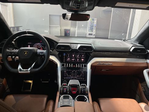 Used 2021 Lamborghini Urus image 35