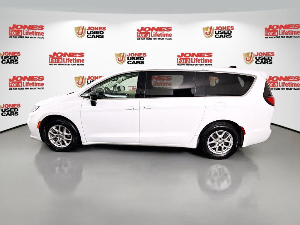 Used 2024 Chrysler Pacifica Touring-L FWD image 14