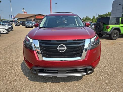 New 2025 Nissan Pathfinder SL image 2