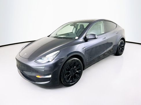 Used 2024 Tesla Model Y Long Range AWD/4WD image 3