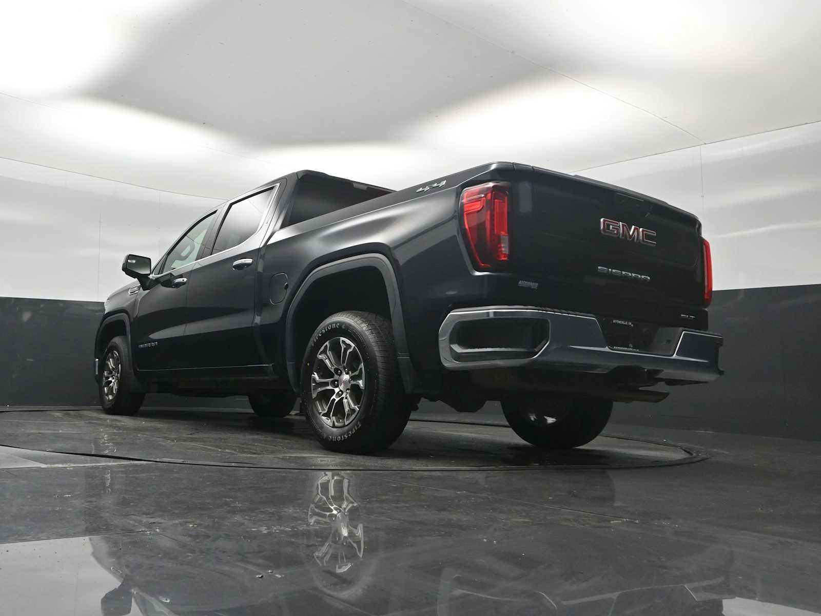 Used 2025 GMC Sierra 1500 SLT AWD/4WD image 22
