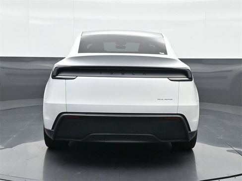 Used 2026 Tesla Model Y Long Range image 16